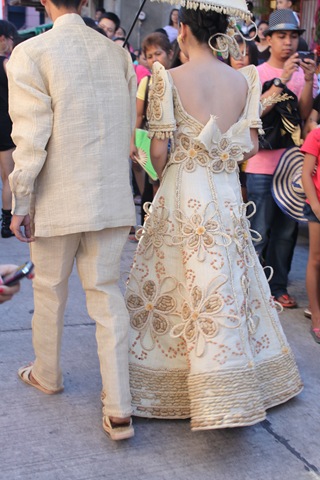 [FilipinianaGownatthePahiyasParadeinL[1].jpg]