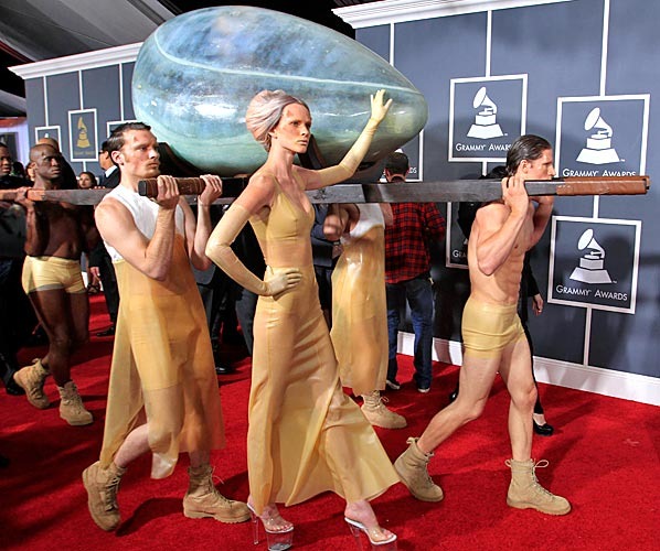 [53rd-Grammys-Lady-Gaga-Arrival-Shoes[2].jpg]