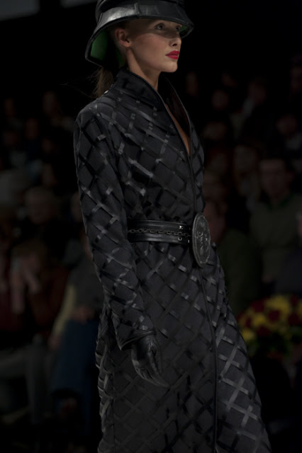 Daria Galushka, UFW, fall/winter 2010-11 Photographer Serge Chernikov