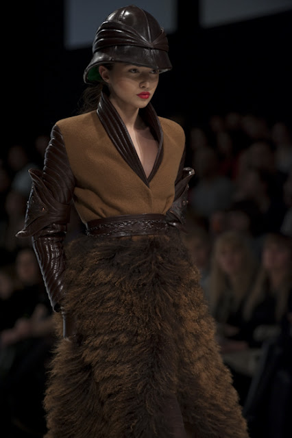 Daria Galushka, UFW, fall/winter 2010-11 Photographer Serge Chernikov