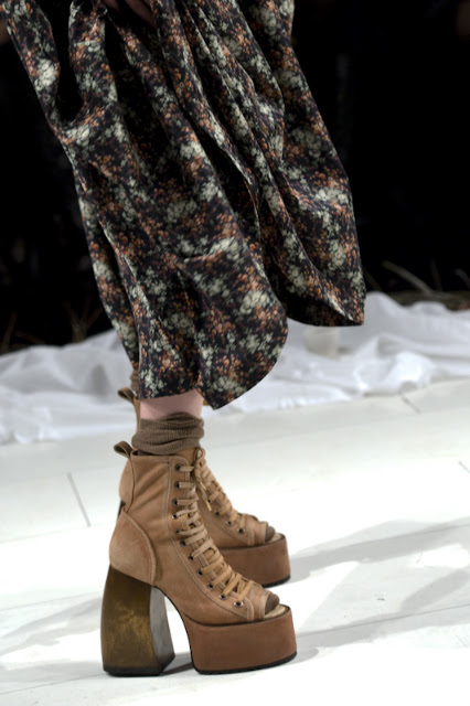 Elena BURENINA, UFW, fall/winter 2010-11 Photographer Serge Chernikov