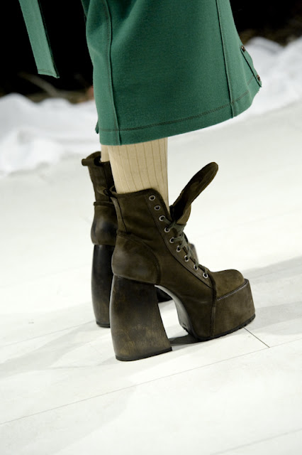 Elena BURENINA, UFW, fall/winter 2010-11 Photographer Serge Chernikov