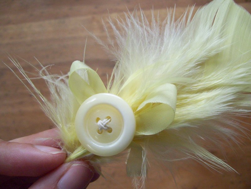 step 5 of feather fascinator tute