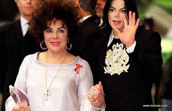 关于杰克逊 Showbiz/Taylor & Jackson 3...Dame Elizabeth Taylor accompanied by American super star Michael Jackson, attend a gala charity concert honouring the career, life and fundraising achievement of Ms Taylor at the Royal Albert Hall in London this evening, Friday 26th May 2000. PA Photo : Peter Jordan.