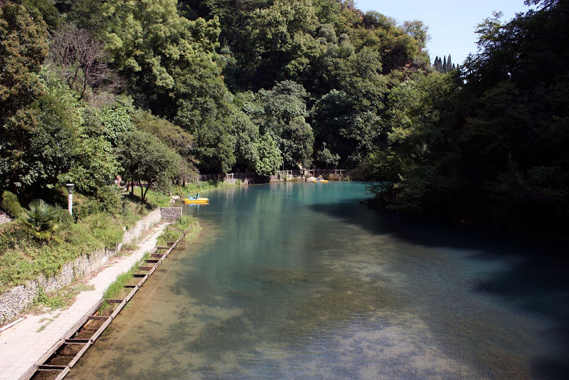 Абхазия за один день - Новый Афон и Сухум. Невероятная железная дорога.