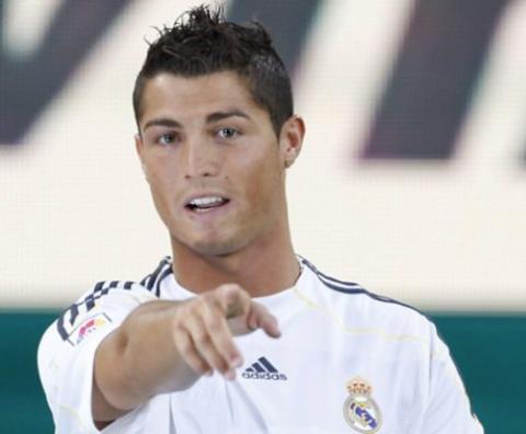 Cristiano Ronaldo aponta o caminho a seguir Cristiano Ronaldo aponta o caminho a seguir
