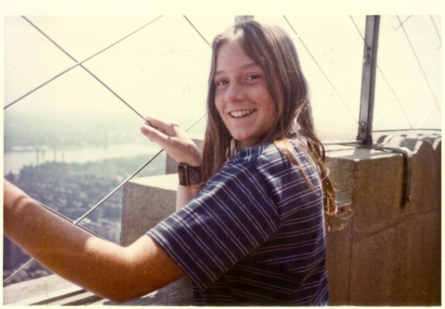 [1972-08 Debbie top of Empire State Bldg 15 YO-enhanced[3].jpg]