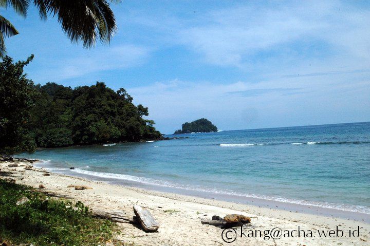 Pantai di Teluk Kiluan