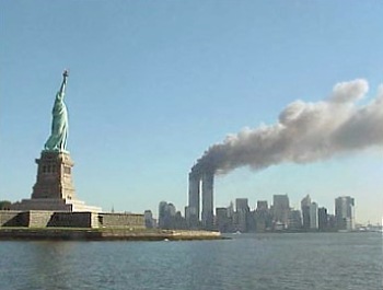 [National_Park_Service_9-11_Statue_of_Liberty_and_WTC_fire[4].jpg]