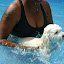 Clara na piscina