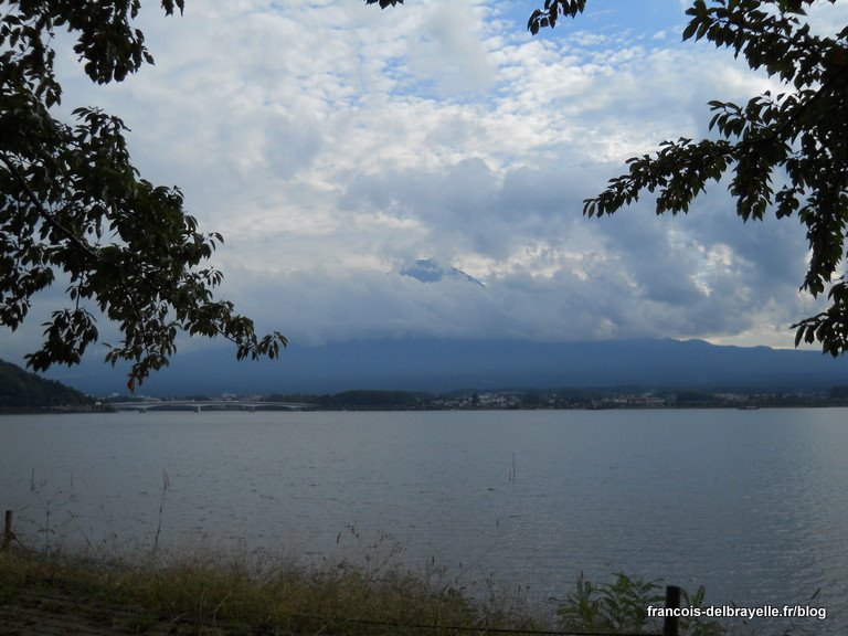 Le lac Kawaguchiko et le Mont Fuji Le lac Kawaguchiko et le Mont Fuji