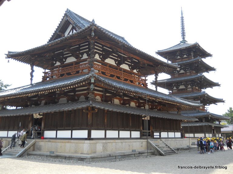 Bâtiment principal et pagode à cinq étages Bâtiment principal et pagode à cinq étages