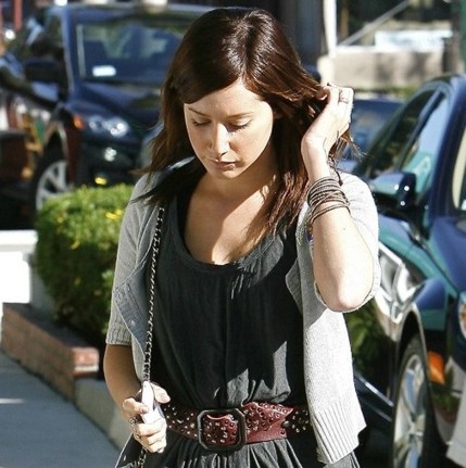 %Lady Gaga Justin Bieber Ashley Tisdale: atractiva caminante en Malibu