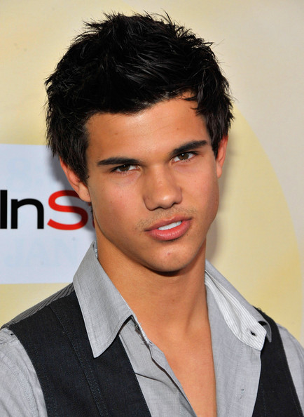 %Lady Gaga Justin Bieber Taylor Lautner deseperado por Luna Nueva