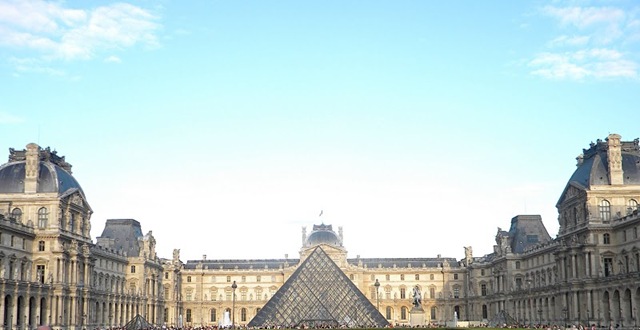 [Louvre front[6].jpg]