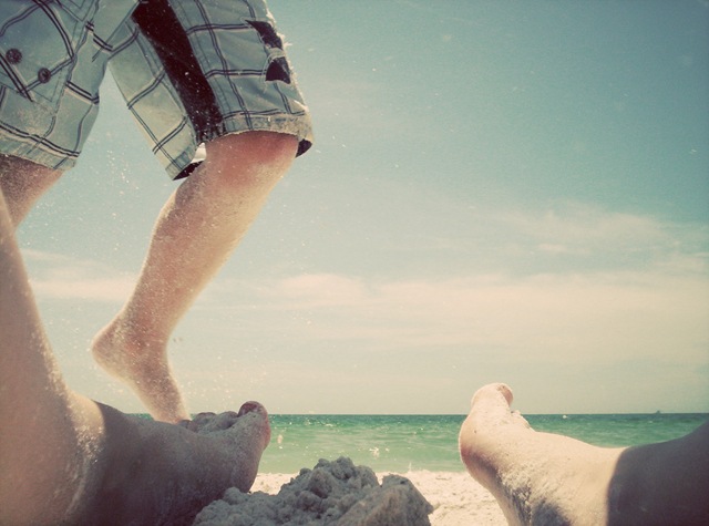 [jackson&jenn feet[2].jpg]