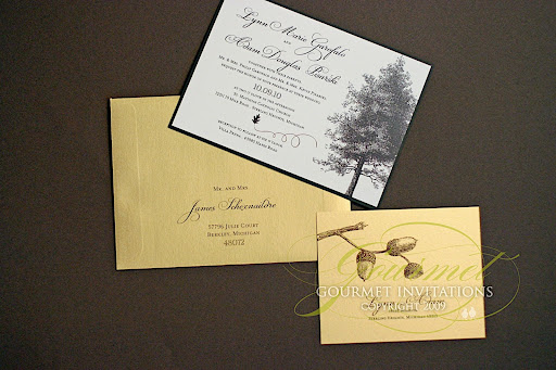 Fall and leaf theme wedding invitations have long been very popular