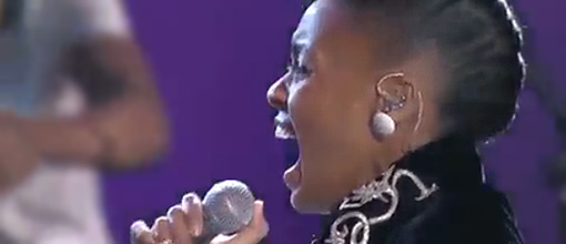 Janelle Monáe tightropes on bitches faces at Lopez tonight | Live performance