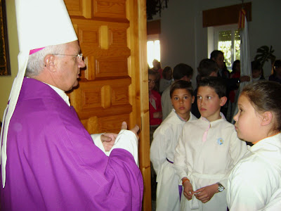 El Sr. Obispo con los Tarsicios