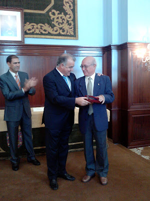 Entrega de la Medalla a D. José Luis Cejudo