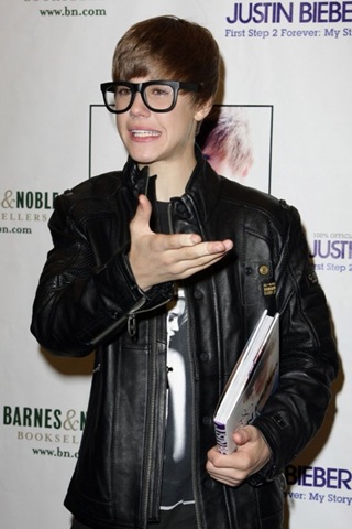 [justin-bieber-book-1[3].jpg]