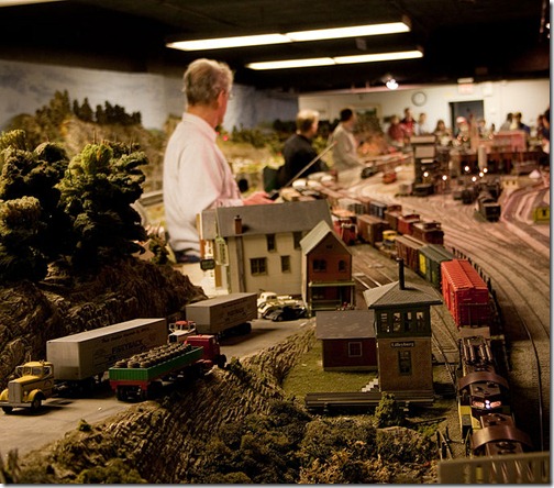 682px-Model_Railroad_Club_of_Toronto-veggiefrog