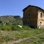 casa cantoniera lungo la linea ferroviaria Cattolica - Montallegro