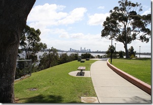 Perth City in die agtergrond; vanaf Applecross geneem