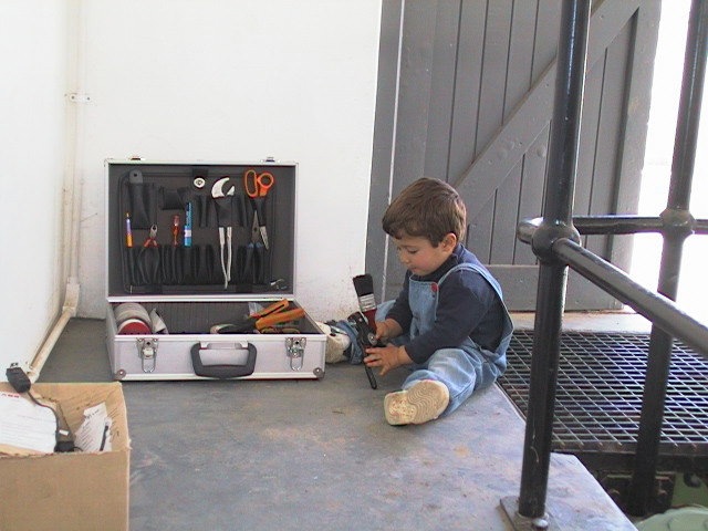 [Michael met toolbox[3].jpg]