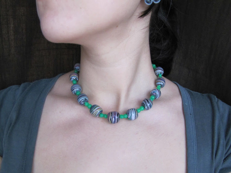 Brosa handmade fluturas pe floricica