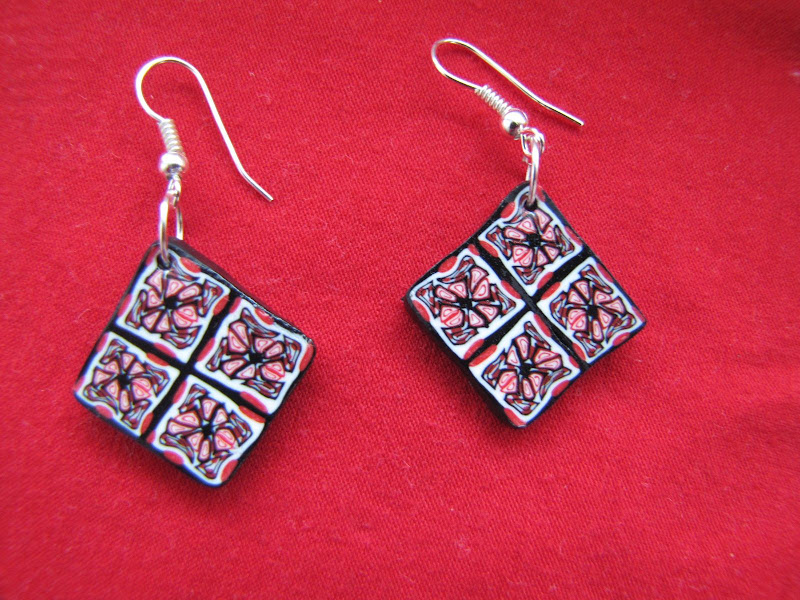 Cercei handmade din Fimo, in culorile martisorului Cercei handmade din Fimo, in culorile martisorului