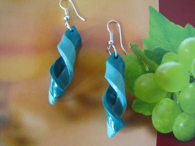 Cercei handmade din Fimo, verde rasucit