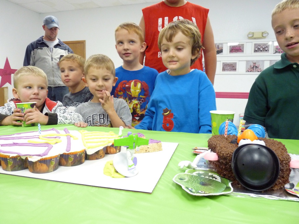 [Kylers Birthday 089_edited-1[3].jpg]