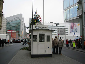 Checkpoint Charlie (16)_jpg.jpg