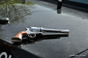 News_110425_AMJwithgun_Mav-122.JPG