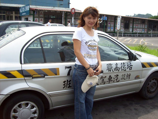 這是另一台車!歡迎大家來學開車喔~記得找8號車俞教練唷!