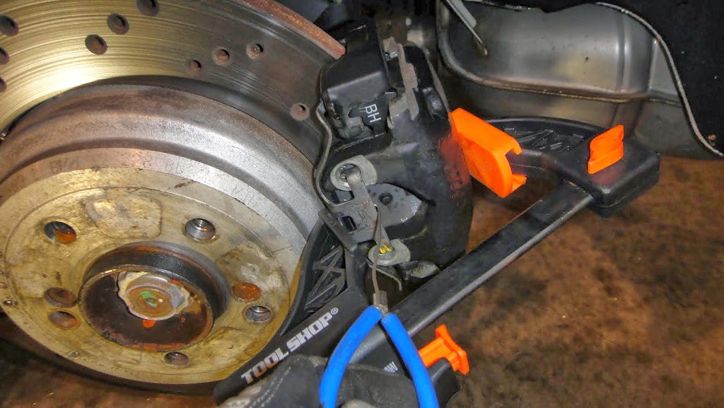 BMW Brake Caliper Bushing Replacement - Rear Disc Brake Repair Kit Mechanics Choice