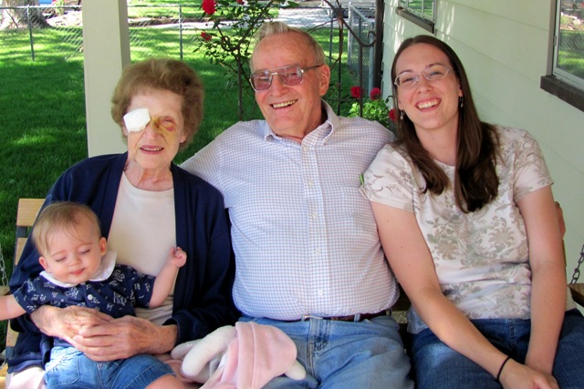 [Elaine with Great Grandma & Grandpa Paul_0007[7].jpg]
