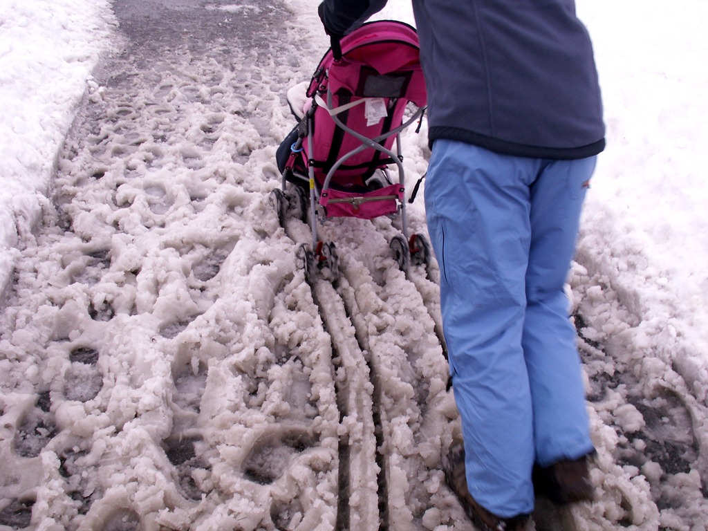 [Elaine's first sledding trip[5].jpg]