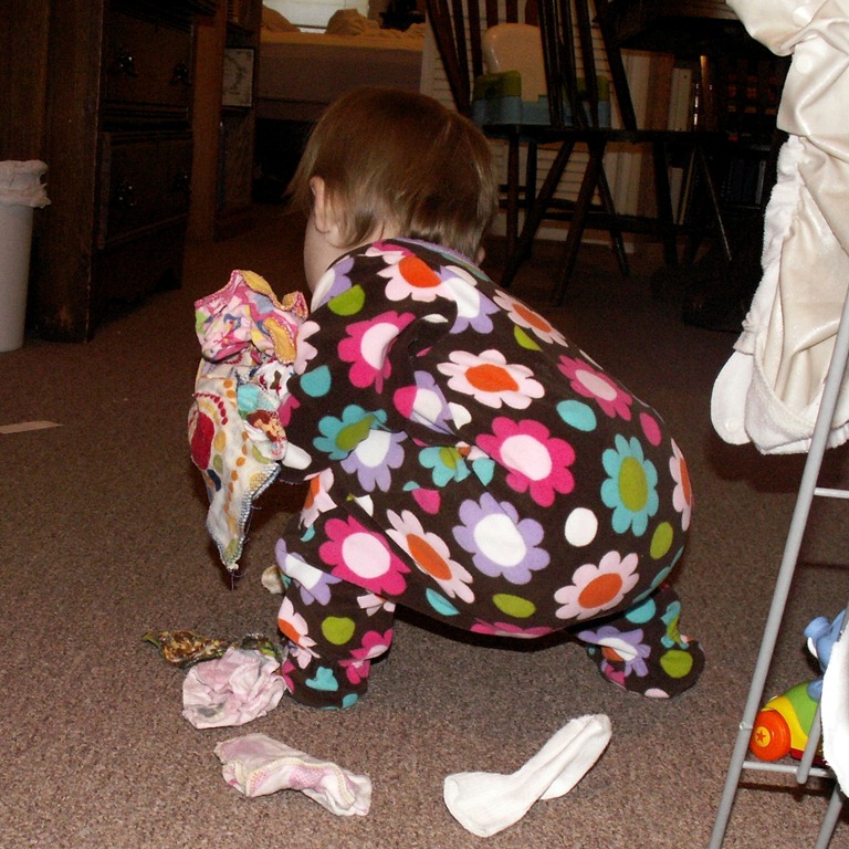 [Elaine helping with teh diaper laundry_0002[5].jpg]