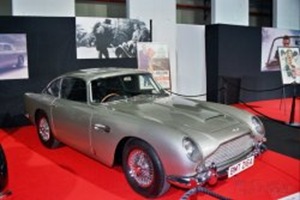 3 Aston Martin DB5 (1964)
