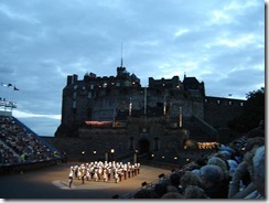 800px-Edinburgh_castle_tattoo 800px-Edinburgh_castle_tattoo