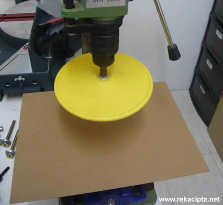Rekacipta.net - Sanding plate dipasang pada drill press Rekacipta.net - Sanding plate dipasang pada drill press