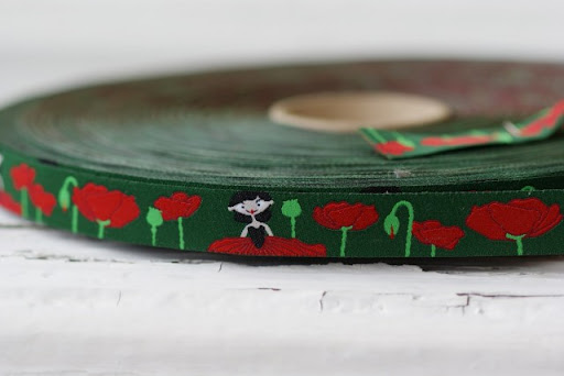 MOHNika Poppy Princess on Dark Green