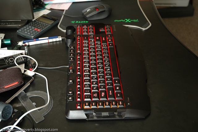 [Microsoft_Sidewinder_x6_keyboard_152.jpg]