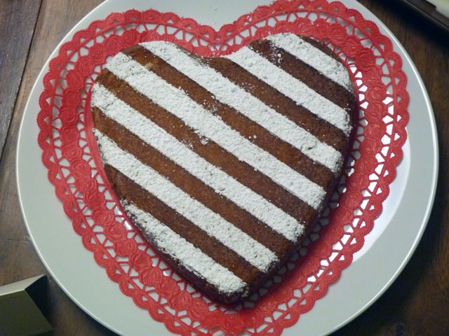 [Striped Heart Almond Torte[12].jpg]