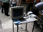 Com Windows 98 e acesso à Internet via Wi-Fi.