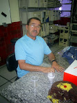 Pinheiro posando para a foto.