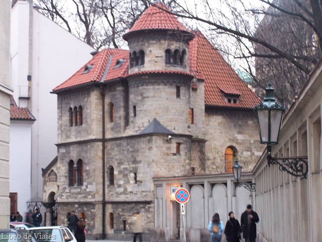 [Sinagoga Judía que alberga el Museo Judío de la historia de los Judíos en Praga[9].jpg]
