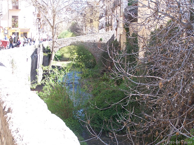 [El Darro entre el Albaicín y la Alhambra uno de los lugares más bellos de Granada.jpg]